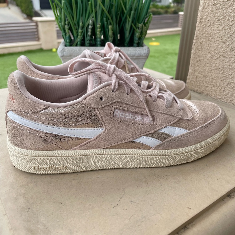 Womens Reebok Club C Revenge Rose Gold Pink Sneak Shoes size 9